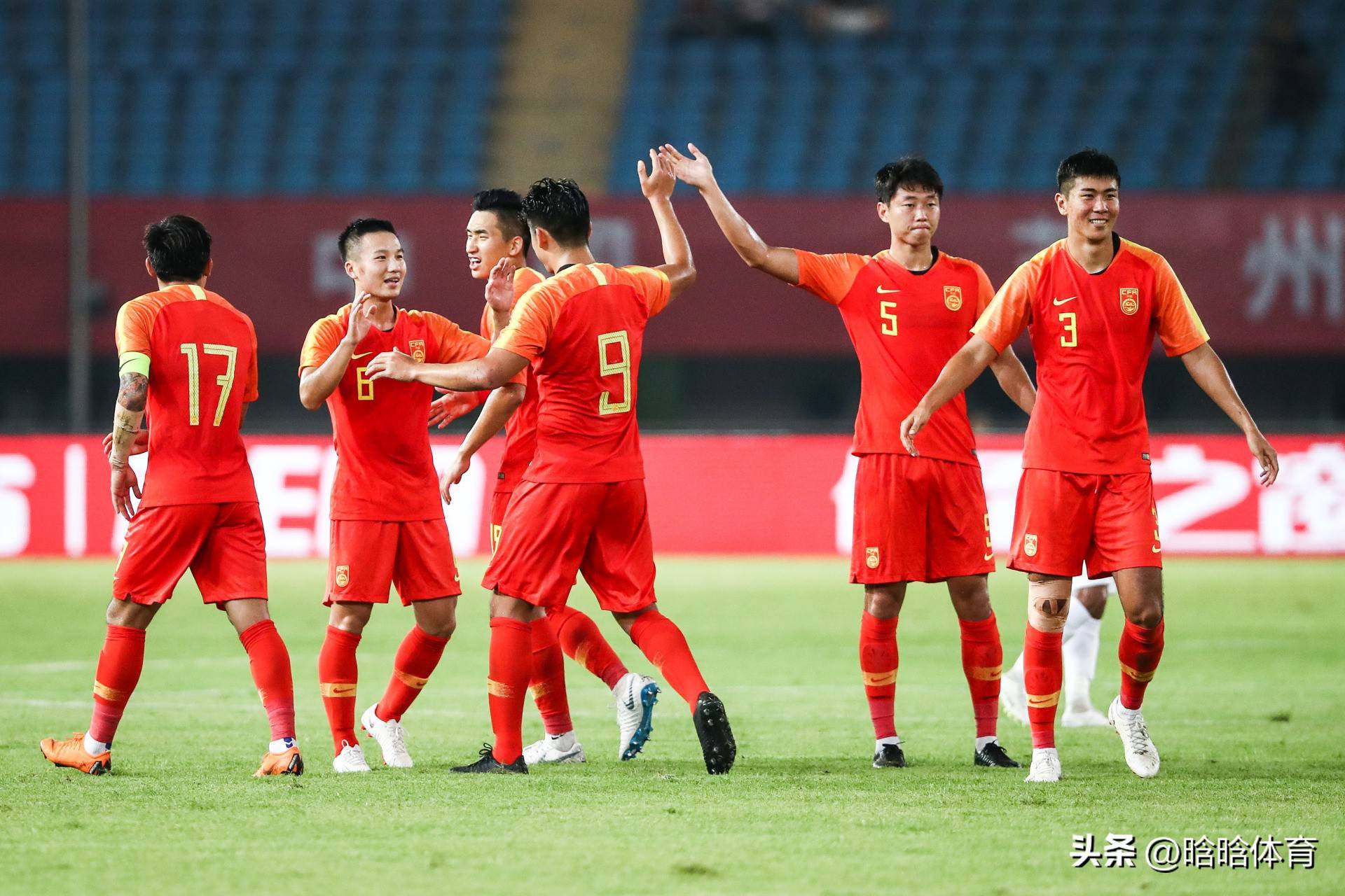 官方在线-窗口期菲尼克斯太阳备战NBA季后赛足总杯冲刺阶段刷纪录，穆雷在塞尔维亚队比赛中精彩发挥直接炸裂