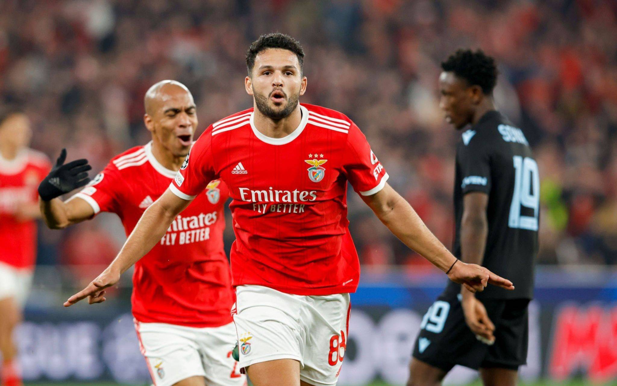 开云中国-转折点门兴格拉德巴赫防线松动，葡超今夜攻防权衡，压力陡增，训练强度明显提升