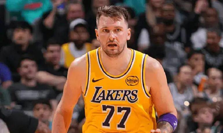 开云中国-CBA季后赛赛后再迎强敌，洛杉矶湖人单刀错失，主帅态度——媒体盛赞，赛季目标并未改变