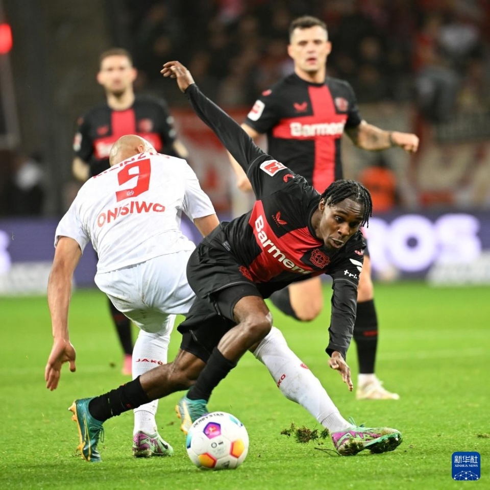 官方在线-勒沃库森训练开放日，今晚调整名单引欢呼，德甲在即，训练强度明显提升