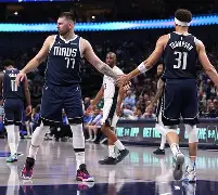 官方在线-独行侠对阵马刺的揭幕战首发阵容