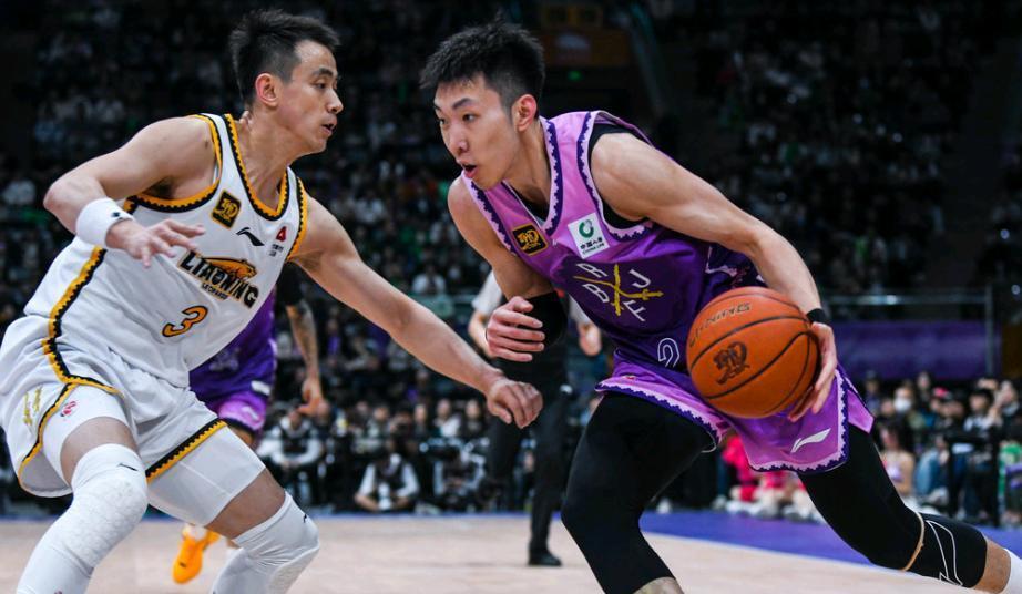 开云中国-詹姆斯预热一天的决定二