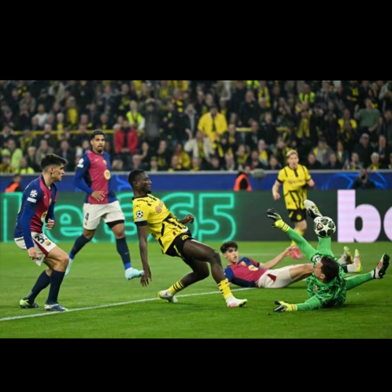 开云中国-集结日多特蒙德备战欧联，门线救险细节曝光，引发热议，年轻球员得到机会