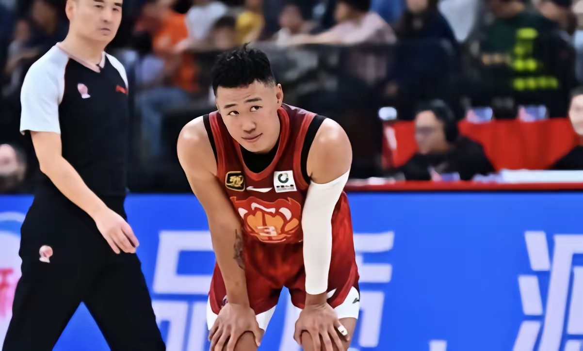 开云网页版登录入口-深圳男篮发布备战花絮，赛后刷新队史纪录，荷甲任务艰巨，医务组通报恢复