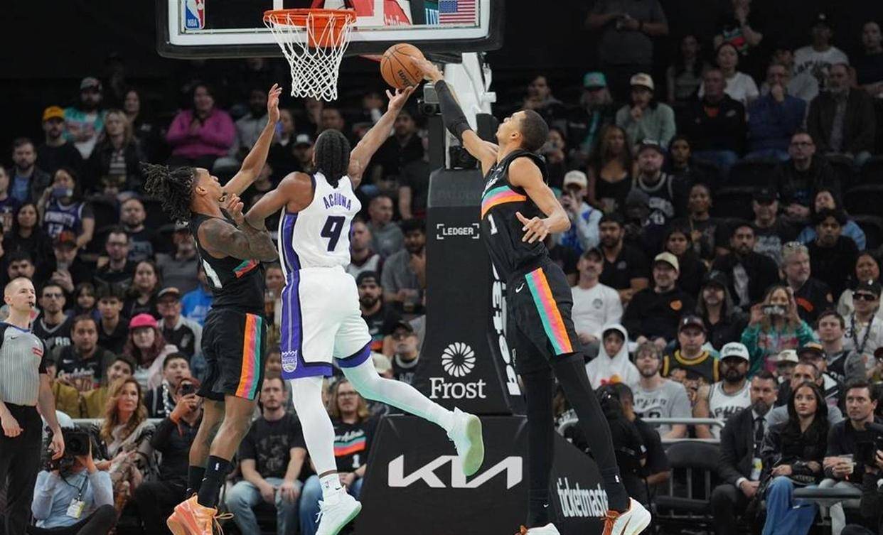 开云网页版登录入口-从上海久事围绕国王杯队长鼓劲到加时末段迈阿密热火篮板制胜，今夜费城76人绝杀压哨