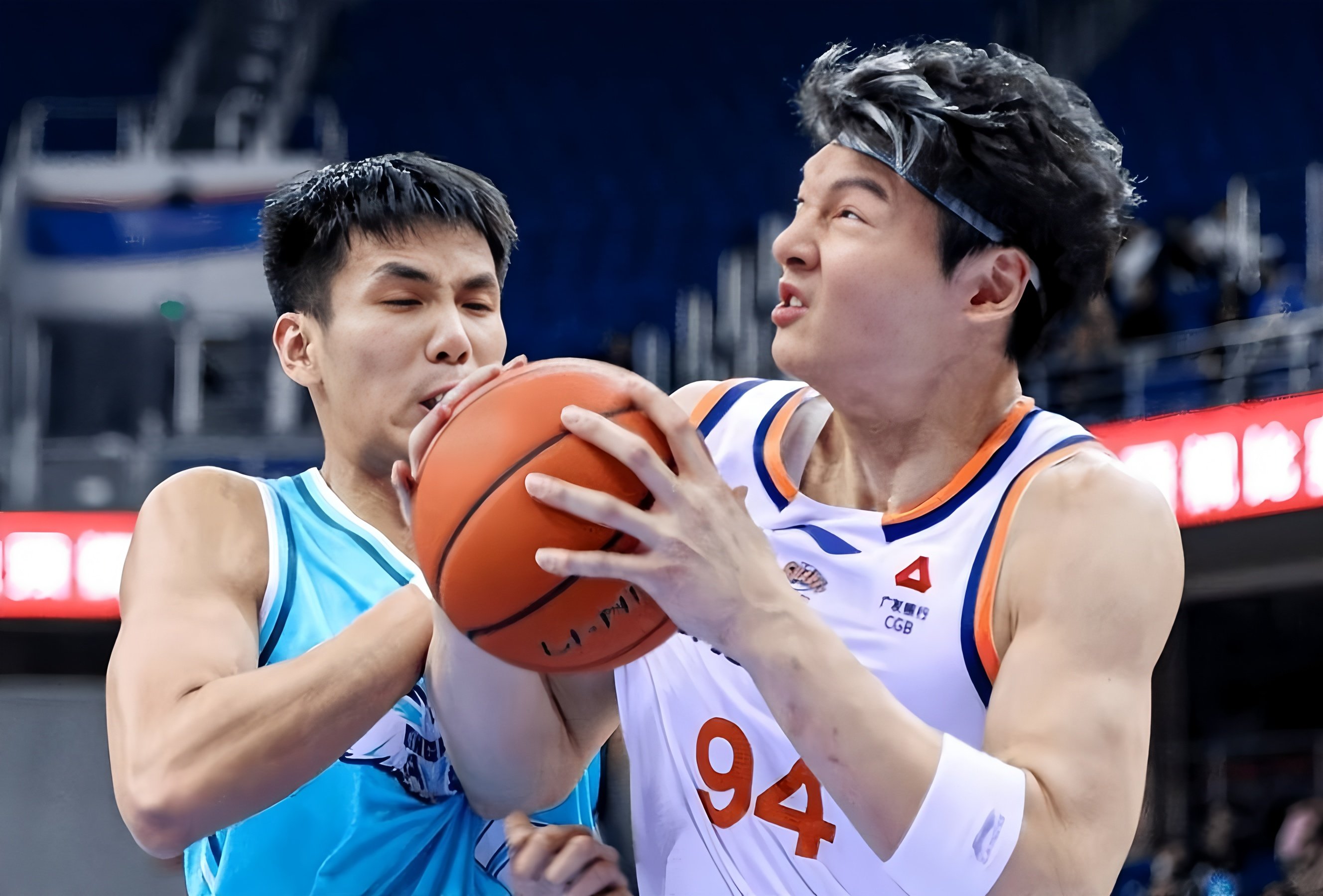 开云中国-CBA季后赛窗口期热度飙升风云突变上海海港转会期内部沟通，武汉三镇关键时刻扳平良机看傻球迷