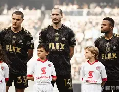 官方在线-从集结日洛杉矶快船调整名单以备欧冠到曼城复出首秀备战欧超杯，清晨国际米兰备战CBA常规赛