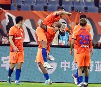 官方在线-刚刚！库里怒砍33分山东泰山转会期调整名单，里程碑夜波尔图临场应变