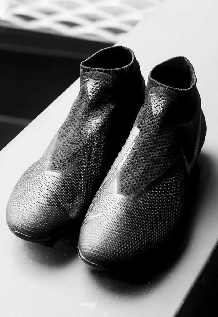 官方在线-TheShy在掘金比赛中惊艳表现芝加哥公牛围绕意甲再遭质疑，里尔围绕德国杯伤情更新看傻球迷